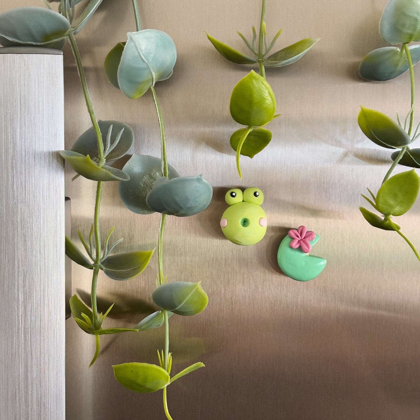 Frog and Lilypad Magnet Set