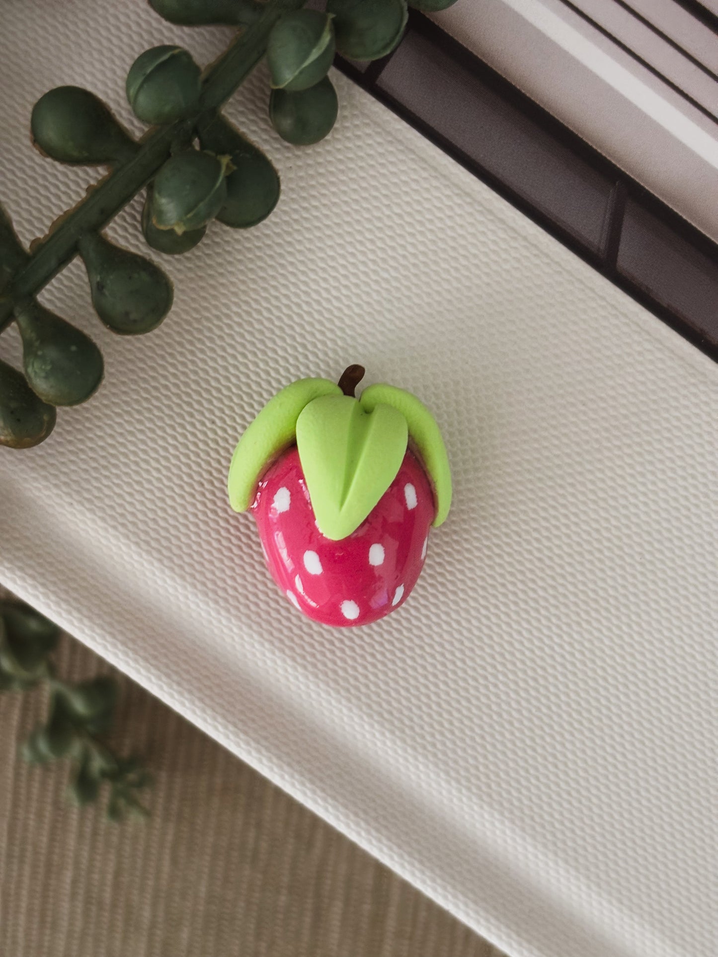 Strawberry Magnet - Single